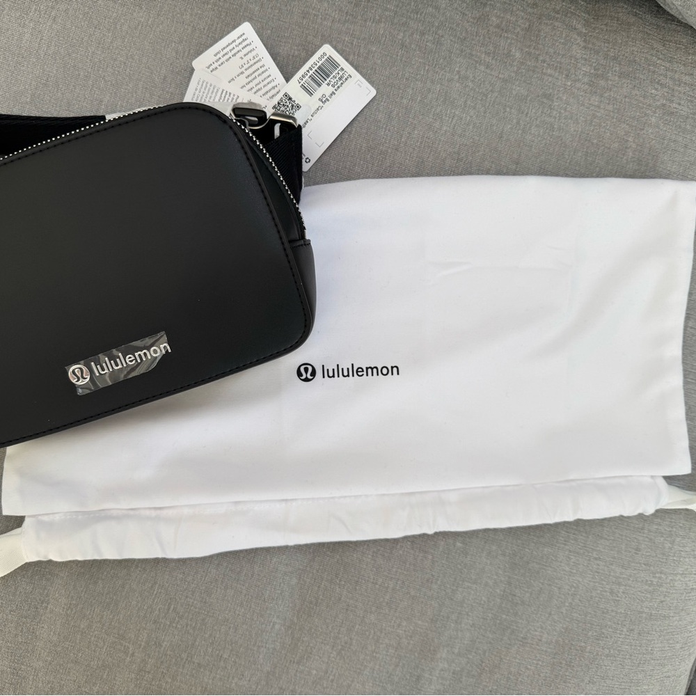 NWT Black Lululemon Everywhere Belt Bag Cactus Leather (Vegan) |
